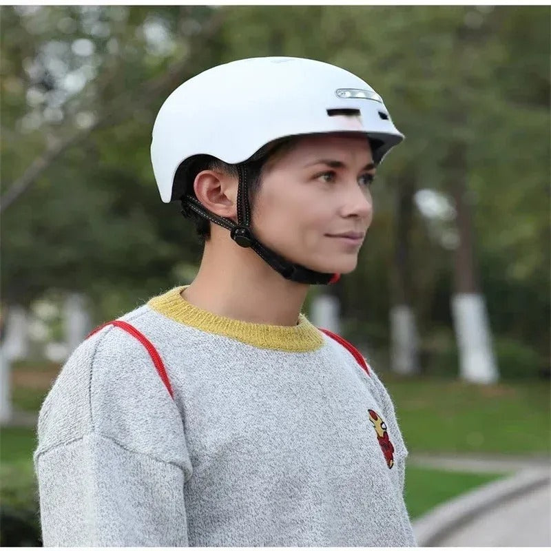 NOUVEAUTÉ 2024: Le Casque SafeRide : Protection intelligente pour chaque trajet.